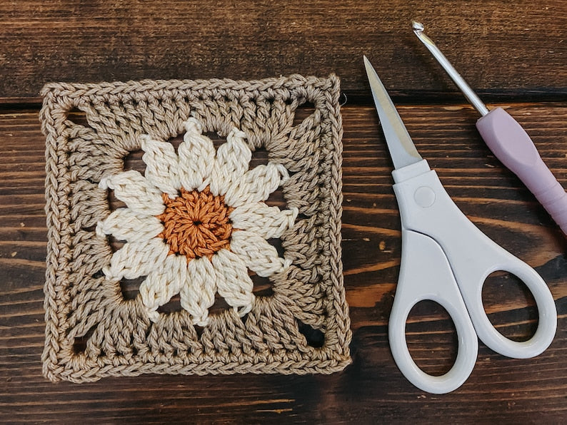 Daisy Granny Square Crochet Pattern